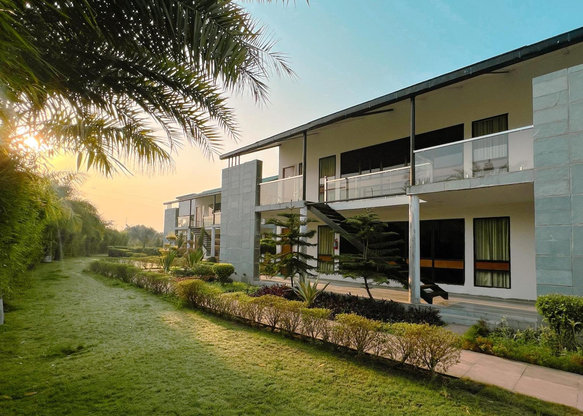 The Cloyster Resort And Spa Rāmnagar Exterior foto